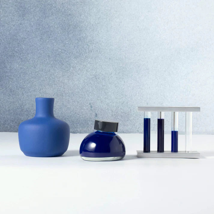 Encre Kakimori colour specimen 207, Vase vide