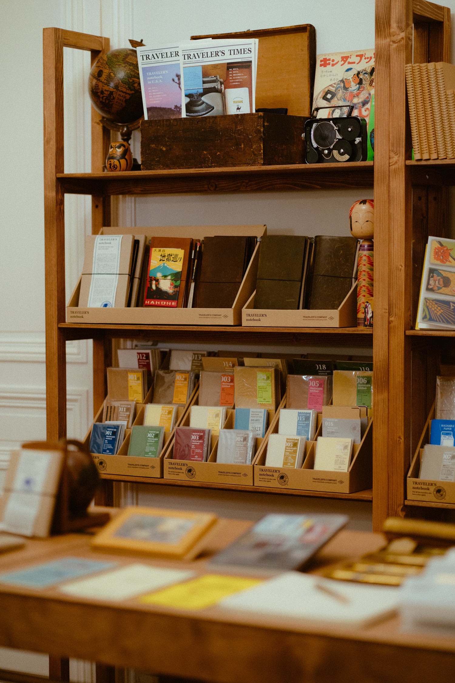 Présentoir de recharges TRAVELER'S notebook numérotées